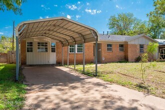 2117 Yorktown Dr in Abilene, TX - Foto de edificio - Building Photo