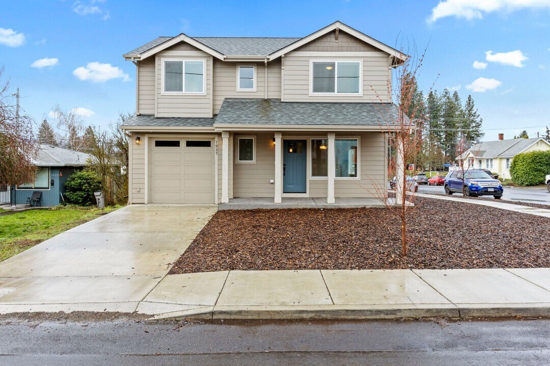 1401 11th St in Hood River, OR - Building Photo