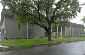 Casa Del Mar Apartments in Fresno, CA - Foto de edificio - Building Photo