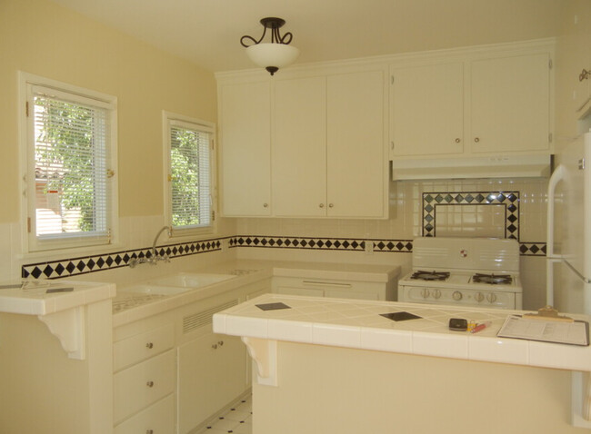 940 N Doheny Dr in West Hollywood, CA - Building Photo - Building Photo