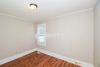 2104 E Greenbriar Rd in Statesville, NC - Building Photo - Building Photo