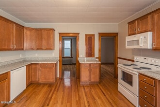 65 Van Derveer St in Amsterdam, NY - Building Photo - Building Photo