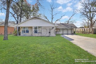 502 Forest Cir in Irving, TX - Building Photo