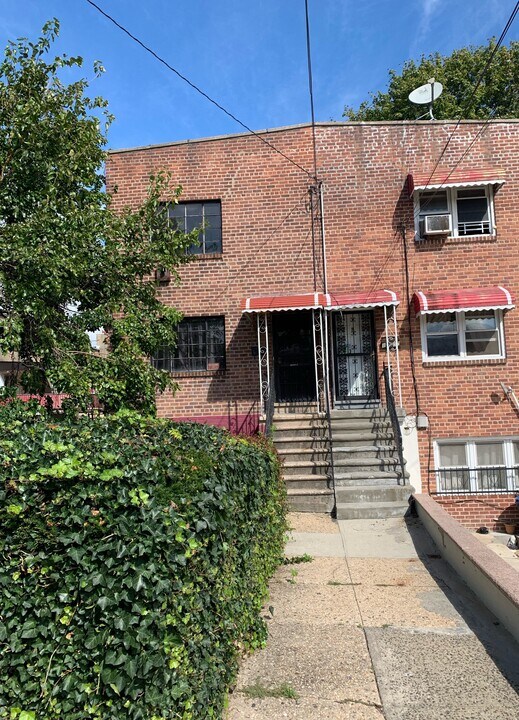 1009 E 229th St in Bronx, NY - Building Photo
