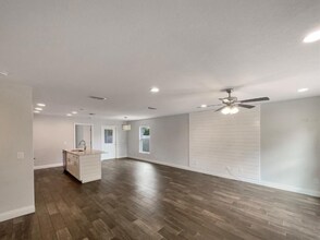 203 Clayton Rd in Auburndale, FL - Foto de edificio - Building Photo