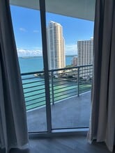 950 Brickell Bay Dr, Unit 2214 in Miami, FL - Building Photo - Building Photo