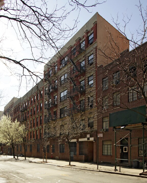 364 E Tenth St in New York, NY - Building Photo