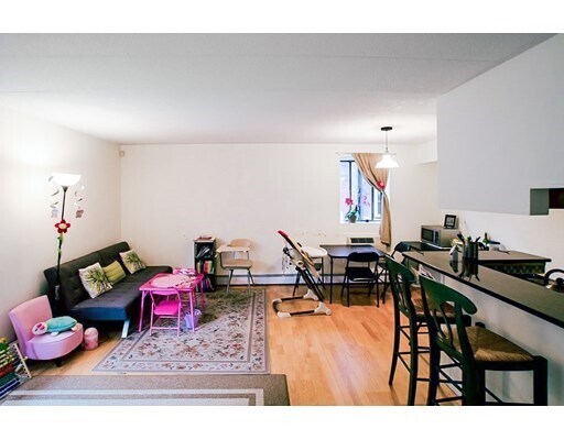 31 Harris St-Unit -102 in Brookline, MA - Foto de edificio - Building Photo