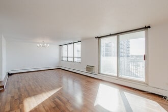 8801 W Golf Rd in Niles, IL - Building Photo - Building Photo