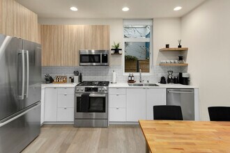 319 Malden Ave E, Unit SI ID1036007P in Seattle, WA - Foto de edificio - Building Photo