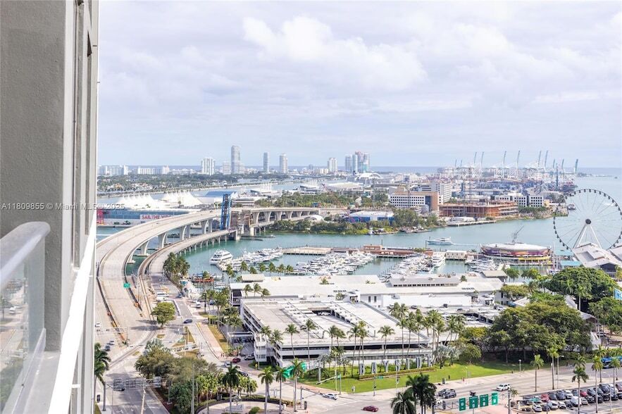 159 NE 6th St, Unit 3012 in Miami, FL - Building Photo