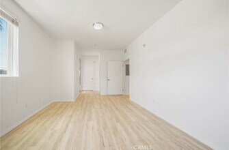 13941 Sherman Way in Los Angeles, CA - Building Photo - Building Photo
