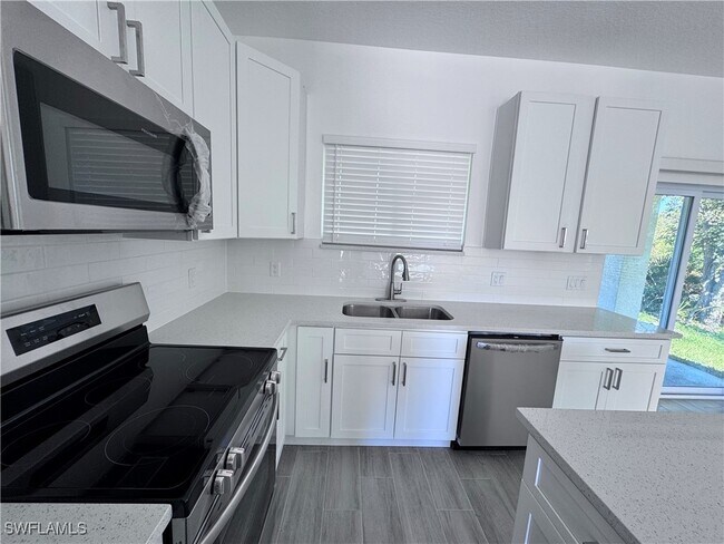 211 Australian Dr in Rotonda West, FL - Building Photo - Building Photo