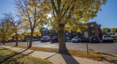 Legacy Village Apartments in Sioux Falls, SD - Foto de edificio - Building Photo