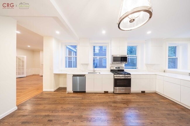 1726 Beacon St in Brookline, MA - Building Photo - Building Photo