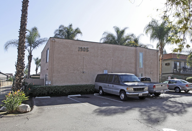 Grand Palm Village Apartments in Escondido, CA - Building Photo - Building Photo