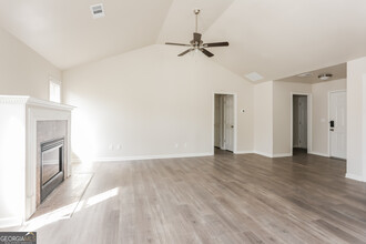 8195 Rhodes Way in Riverdale, GA - Building Photo - Building Photo