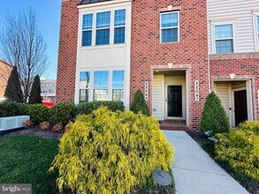 22045 Broadway Ave in Clarksburg, MD - Building Photo - Building Photo