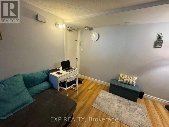 354 Annette St in Toronto, ON - Building Photo - Building Photo