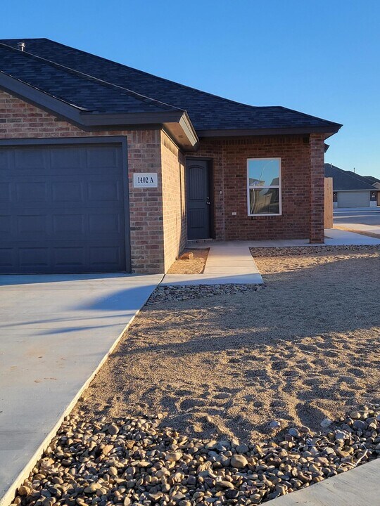 1402 16th St in Shallowater, TX - Building Photo
