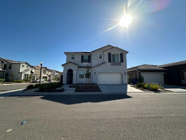 1462 E Via Giglio Dr in Fresno, CA - Foto de edificio - Building Photo