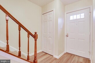 6020 Kerrwood St in Burke, VA - Building Photo - Building Photo