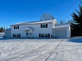 242 Wimbledon Dr in Mansfield, OH - Building Photo