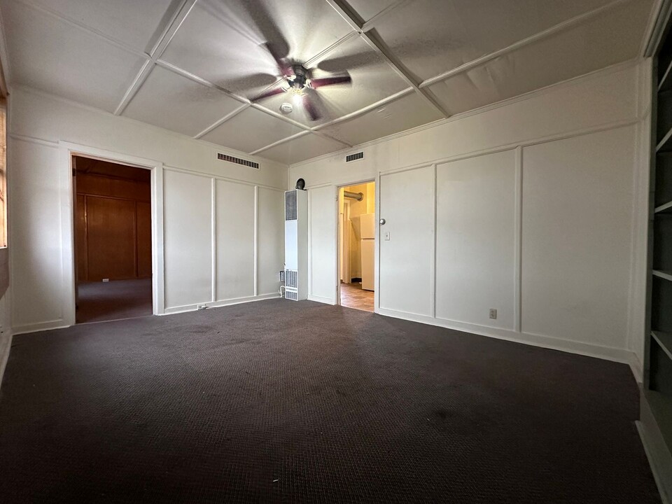 215 Wisconsin St-Unit -215 in New London, WI - Building Photo