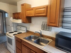 732 Idlewood Ave in Carnegie, PA - Building Photo - Building Photo