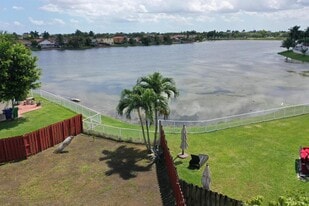 5090 SW 136th Ave in Miramar, FL - Building Photo