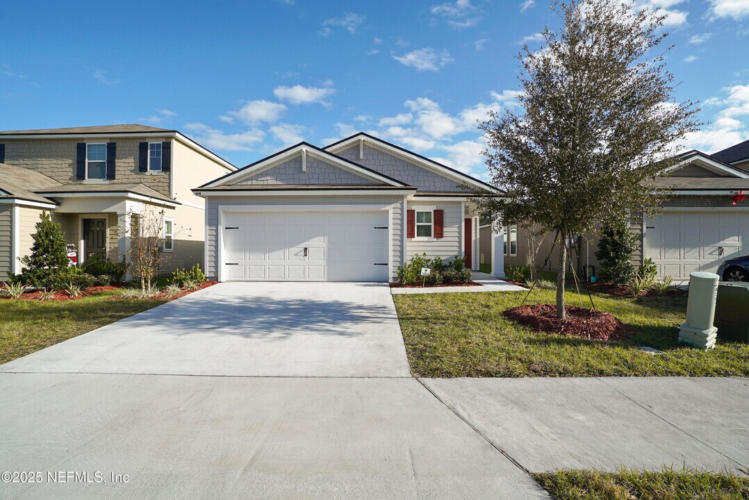 8408 Meadow Walk Ln in Jacksonville, FL - Building Photo