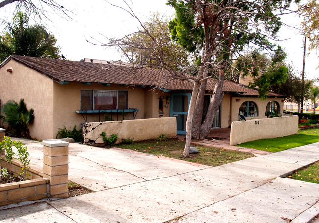 200 E Florence Ave in La Habra, CA - Building Photo - Lobby