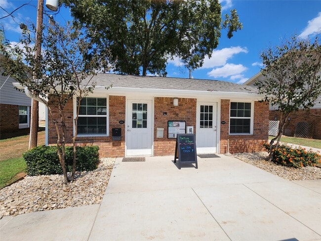 724 E Ave N in Belton, TX - Building Photo - Building Photo