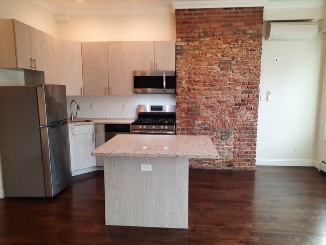 158 6th St, Unit 3