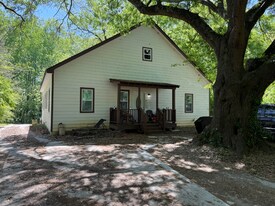 6366 Park St in Union City, GA - Building Photo