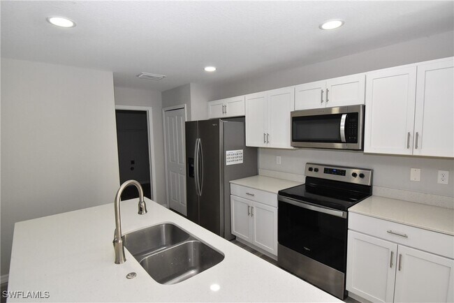 4970 Ageman Ave in North Port, FL - Building Photo - Building Photo