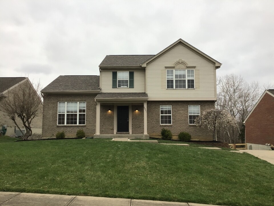 2831 Coachlight Ln in Burlington, KY - Building Photo