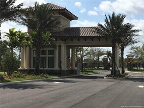 861 SE Courances Dr in Port St. Lucie, FL - Building Photo - Building Photo