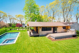 80 Cliff Dr in Sag Harbor, NY - Building Photo - Building Photo