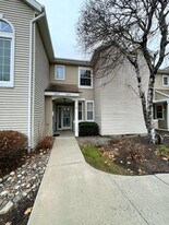 4803 Foxwood Dr S, Unit 4803 Foxwood dr south in Clifton Park, NY - Building Photo