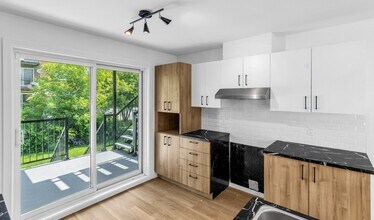 2019 Rue Sainte-Hélène in Longueuil, QC - Building Photo - Building Photo