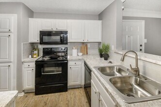 Aspen Court in Arlington, TX - Building Photo - Building Photo