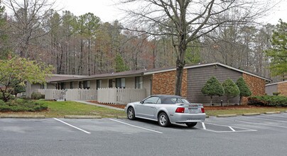 Sea Pines Apartments in Newport News, VA - Building Photo - Building Photo