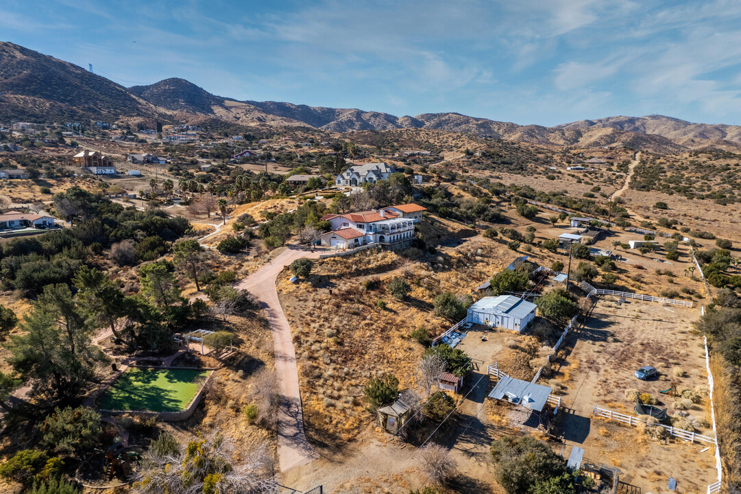 36663 Oliver Ln in Palmdale, CA - Foto de edificio