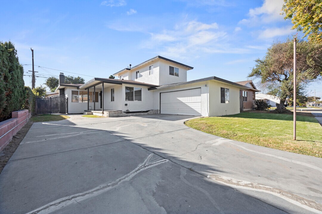 13205 Casimir Ave in Gardena, CA - Building Photo
