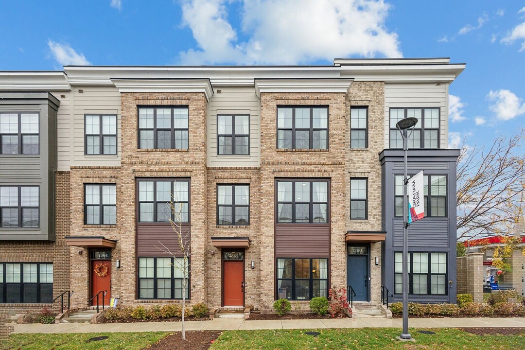 7362 Old Airfield Ln in Falls Church, VA - Foto de edificio