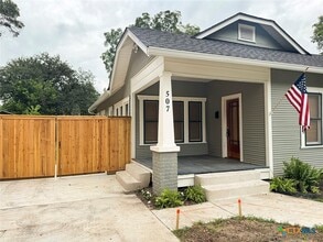 507 W Brazos St in Victoria, TX - Building Photo - Building Photo