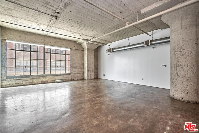 1855 Industrial St in Los Angeles, CA - Building Photo - Building Photo