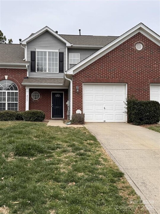 2343 Calabassas Ln in Matthews, NC - Building Photo