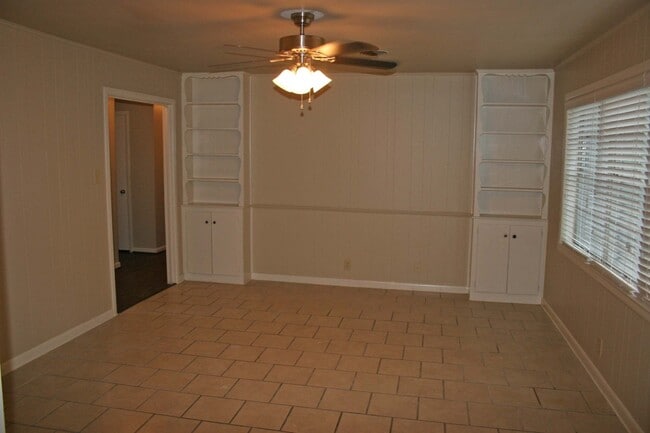 property at 2521 Rockwood Ln